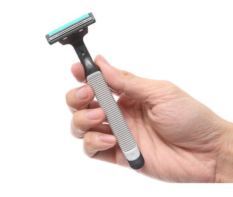 So sánh dao cạo râu và máy cạo râu - Fptshop.com.vn