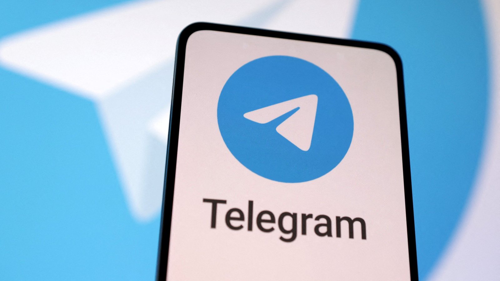 Microsoft khai tử Skype - Nên dùng ứng dụng nào? | Telegram